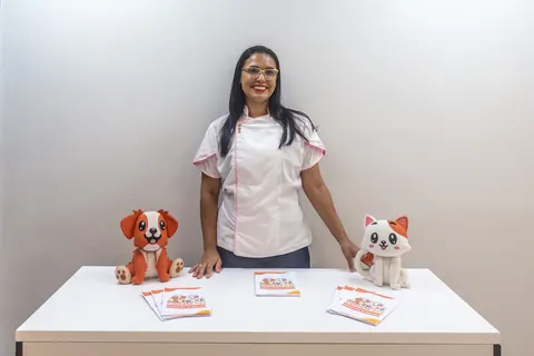 Beatriz Quintanilha preparando a Oficina Pet na Cozinha